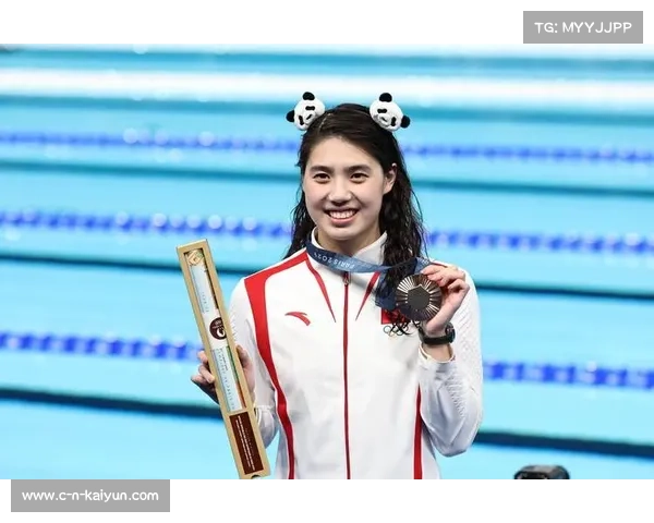 张雨霏领奖台眼眶湿润，蝉联冠军后感概四年坚持